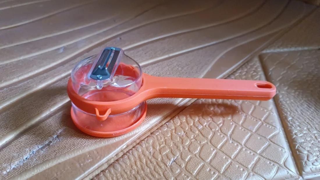Peeler With Storage Box – Slice, Store & Stay Mess-Free!